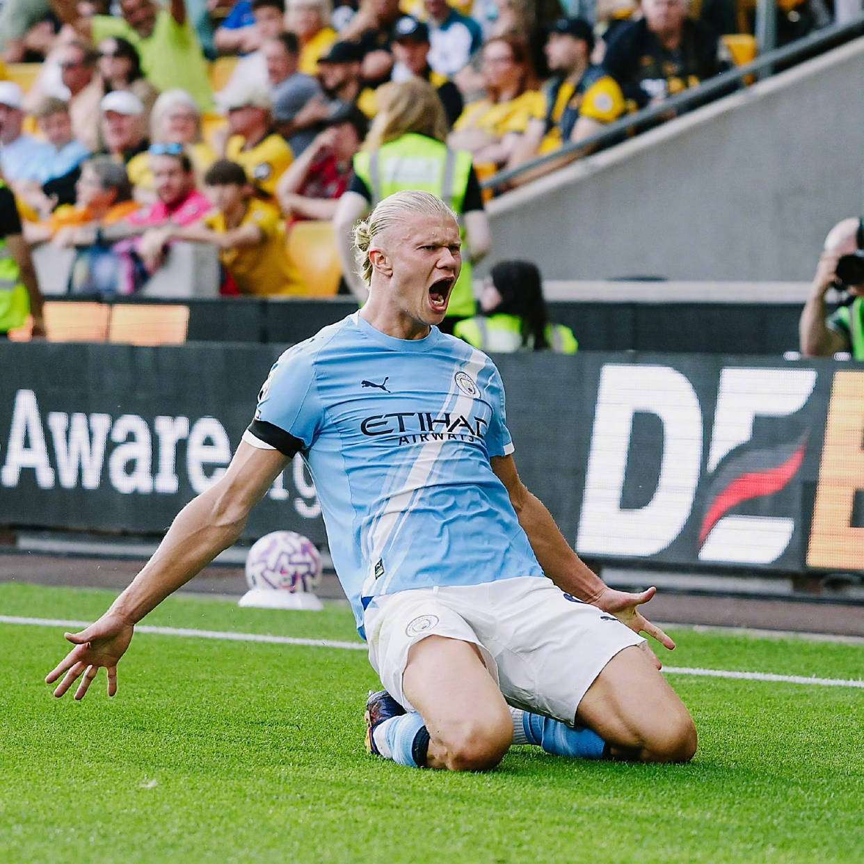 哈兰德爆冷击败巴塞罗那，关键助攻引爆全场！(哈兰德会去巴萨吗)