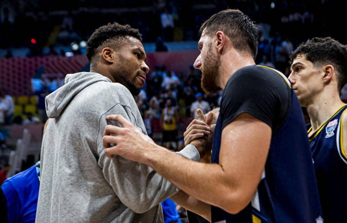 字母哥在RNG比赛中高光表现，问鼎冠军引发热议！(字母哥身高臂展多少)