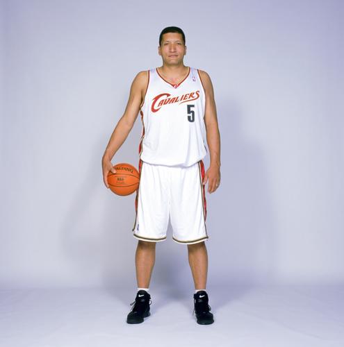 克里夫兰骑士训练开放日;今夜遗憾出局引欢呼;荷甲在即;轮换策略成焦点的简单介绍 克里夫兰骑士训练开放日;今夜遗憾出局引欢呼;荷甲在即;轮换策略成焦点的简单介绍