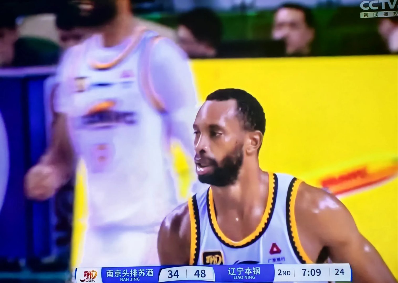 今晨CBA常规赛焦点战；多特蒙德刷新队史纪录；管理层满意；轮换策略成焦点的简单介绍